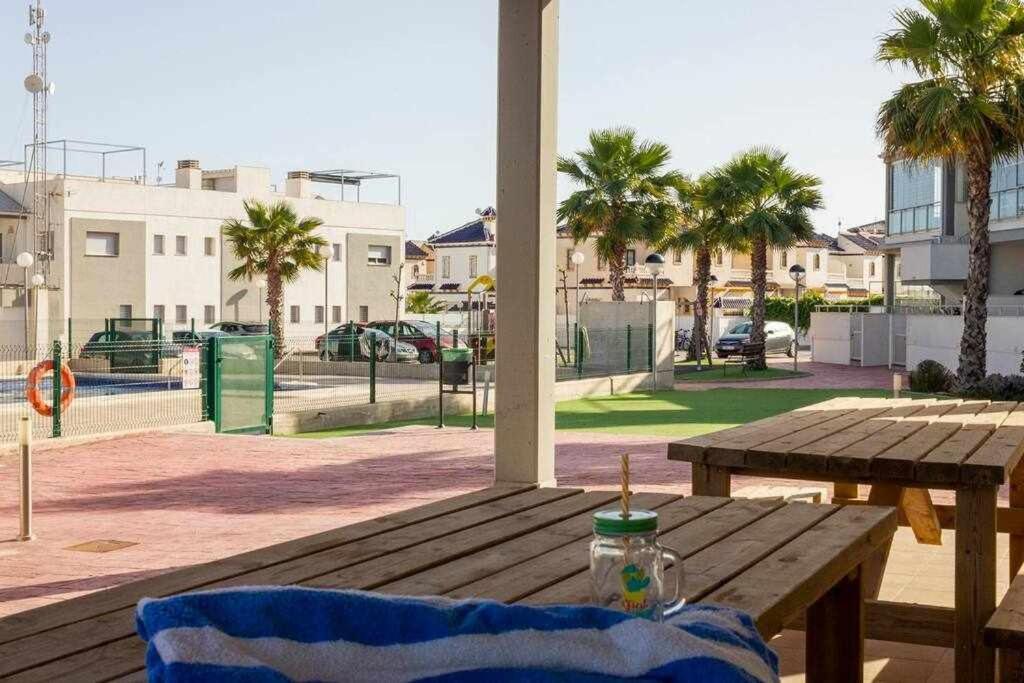 Bungalow Pink Garden Οριουέλα Εξωτερικό φωτογραφία